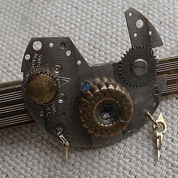 Steampunk Tie Clasp with Vintage Watch Plate - Picture 1 of 8